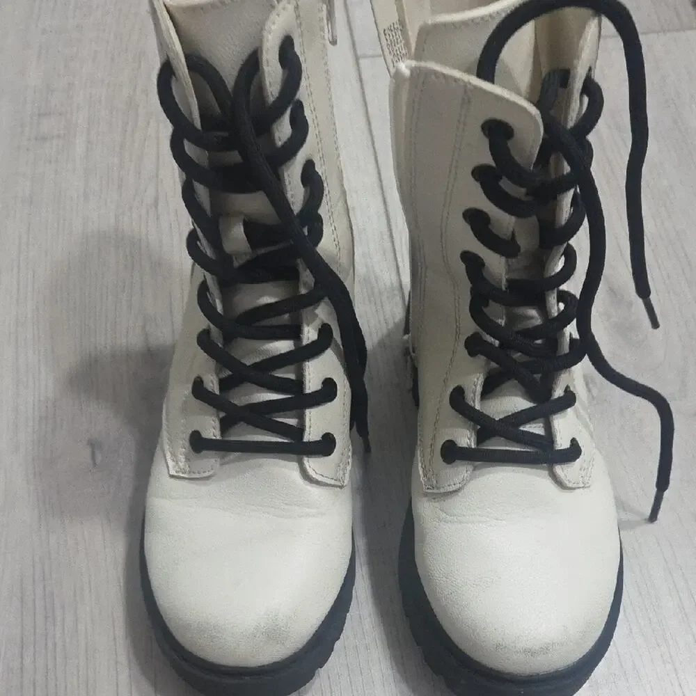 art class stylish cream